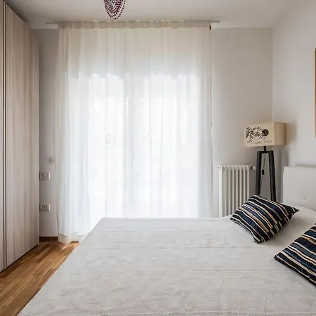 Διαμέρισμα A Casa Di Mo', A Due Passi Dalla Stazione E Fiera *