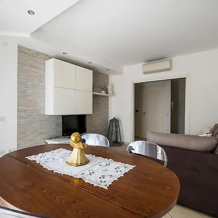 Apartament A Casa Di Mo', A Due Passi Dalla Stazione E Fiera